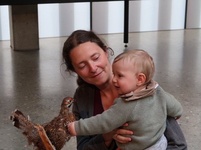 Sabine und Nils im Nationalparkhaus avimundus in Schlanders, 721 m (30. Mai)