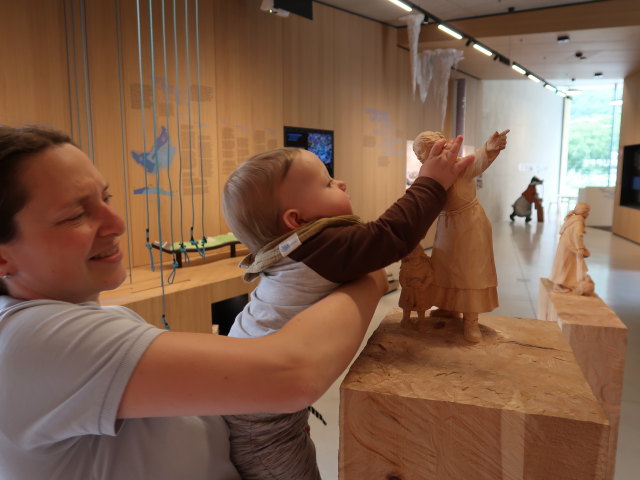 Sabine und Nils im Naturparkhaus Texelgruppe in Naturns (1. Juni)