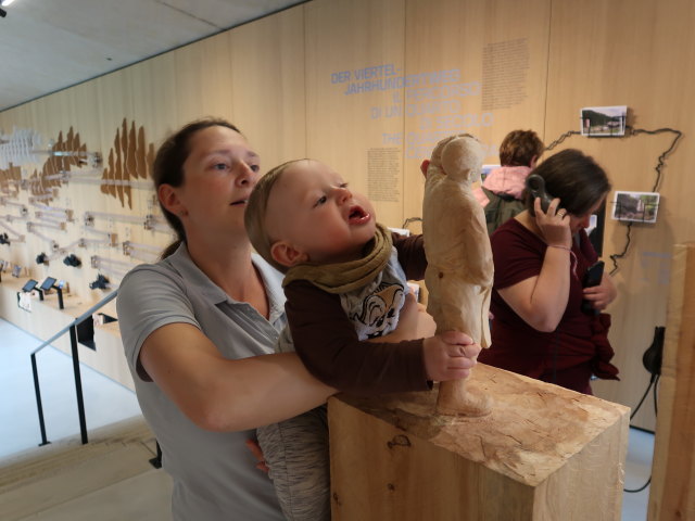 Sabine und Nils im Naturparkhaus Texelgruppe in Naturns (1. Juni)