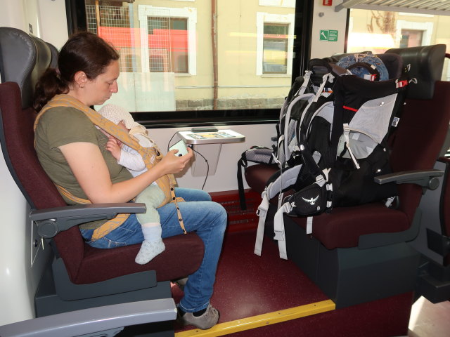 Sabine und Nils im Bahnhof Meran, 302 m (2. Juni)