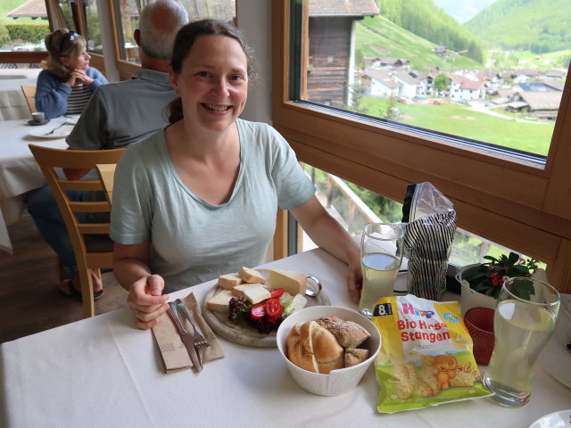 Sabine im Tonzhaus in Unser Frau in Schnals, 1.508 m (26. Mai)