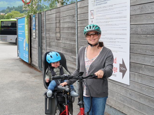 Nils und Sabine im Bahnhof Mals, 997 m (27. Mai)