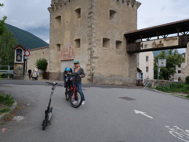 Nils und Sabine beim Tauferer Tor in Glurns (27. Mai)