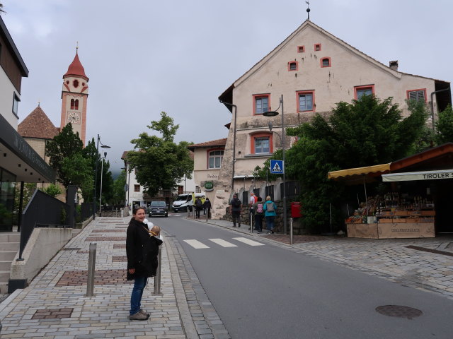 Sabine und Nils auf der Hauptstraße in Tirol (28. Mai)