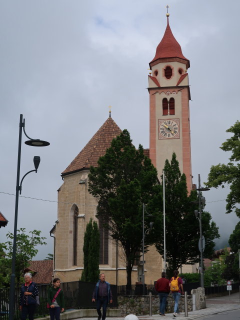 Pfarrkirche St. Johannes der Täufer in Tirol, 596 m (28. Mai)