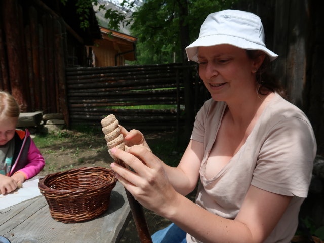 Sabine im archeoParc Schnalstal in Unser Frau in Schnals (29. Mai)