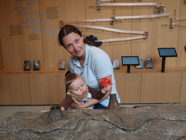 Nils und Sabine im Naturparkhaus Texelgruppe in Naturns (1. Juni)