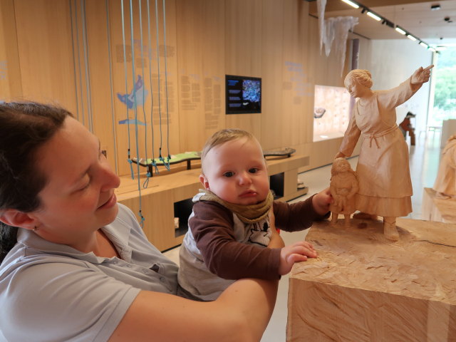 Sabine und Nils im Naturparkhaus Texelgruppe in Naturns (1. Juni)