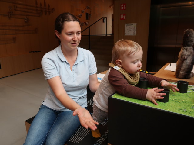 Sabine und Nils im Naturparkhaus Texelgruppe in Naturns (1. Juni)