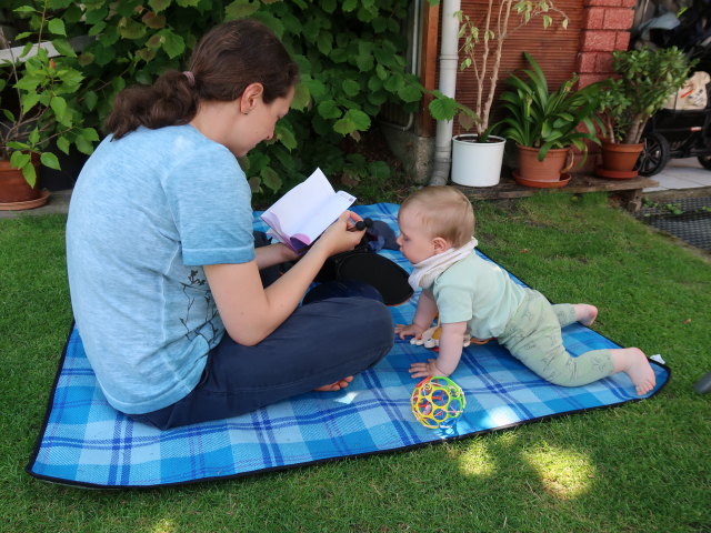 Sabine und Nils im Garten meiner Eltern