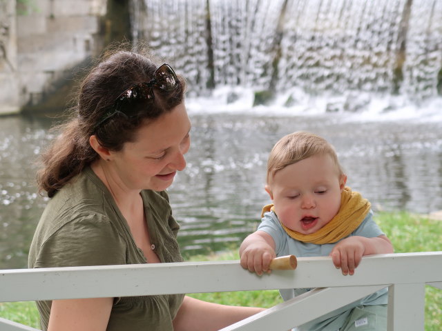 Sabine und Nils beim Wasserfall