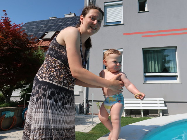 Sabine und Nils im Garten meiner Eltern