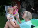 Nils, Sabine und Mama im Garten meiner Eltern