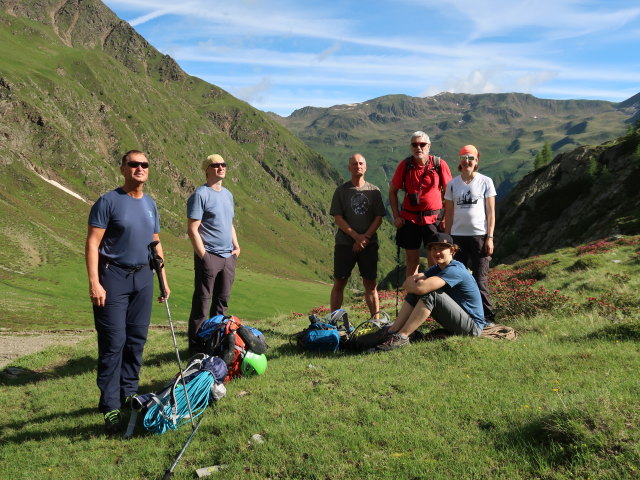 Andreas, Werner, Frank, Josef, Victoria und Sonja zwischen Moschwald und Sauspitze-Westgrat