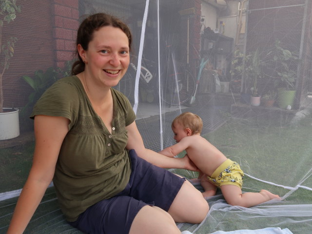 Sabine und Nils im Garten meiner Eltern