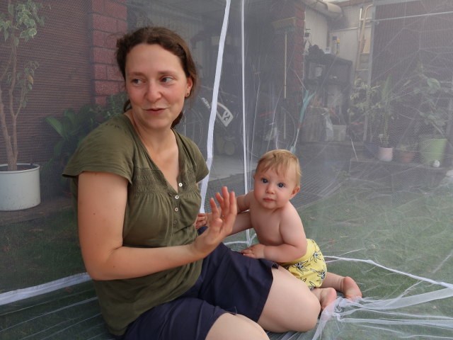 Sabine und Nils im Garten meiner Eltern