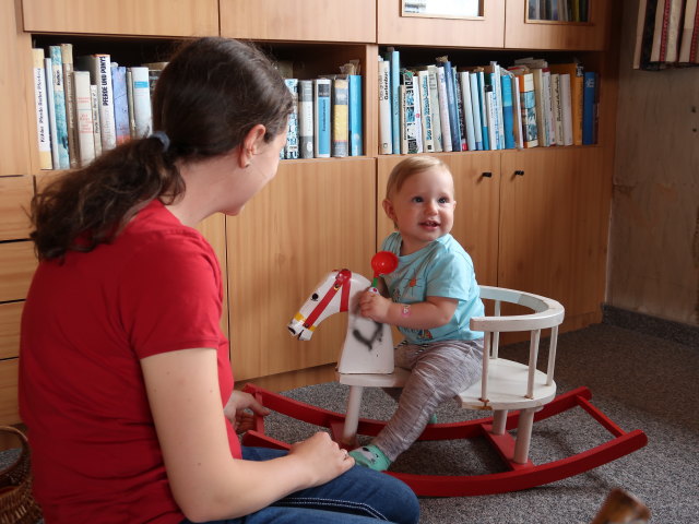 Sabine und Nils im Haus von Oma