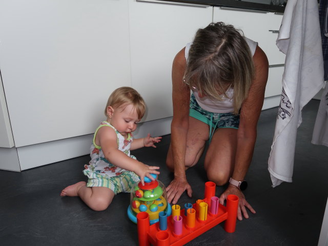 Nils und Mama im Haus meiner Eltern