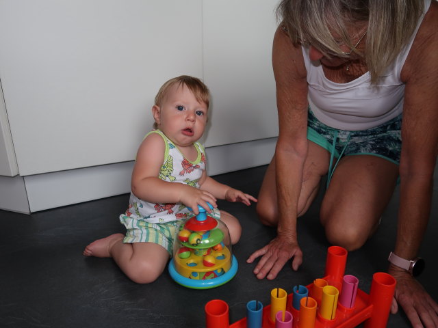 Nils und Mama im Haus meiner Eltern