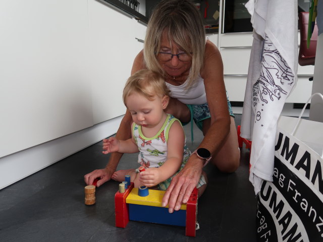 Nils und Mama im Haus meiner Eltern