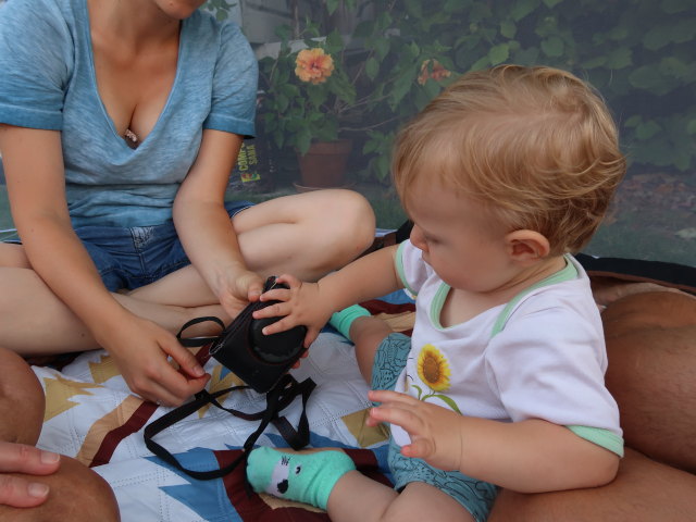 Sabine und Nils im Garten meiner Eltern (26. Aug.)