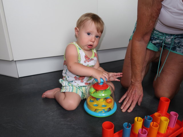 Nils und Mama im Haus meiner Eltern