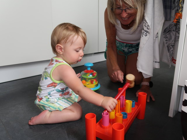 Nils und Mama im Haus meiner Eltern