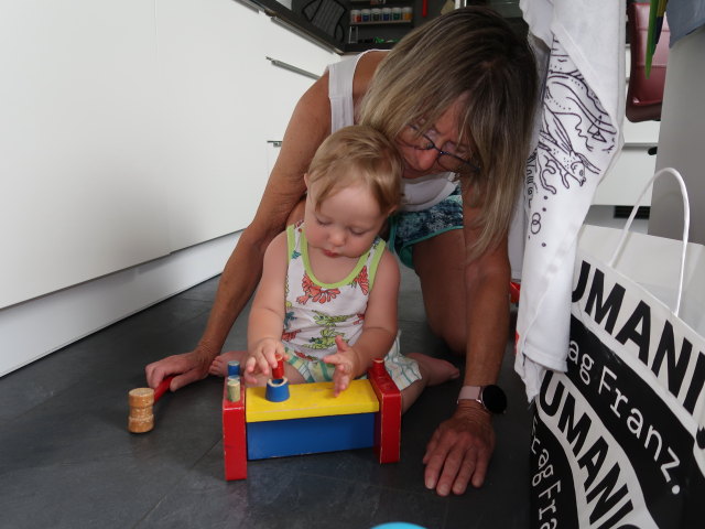 Nils und Mama im Haus meiner Eltern