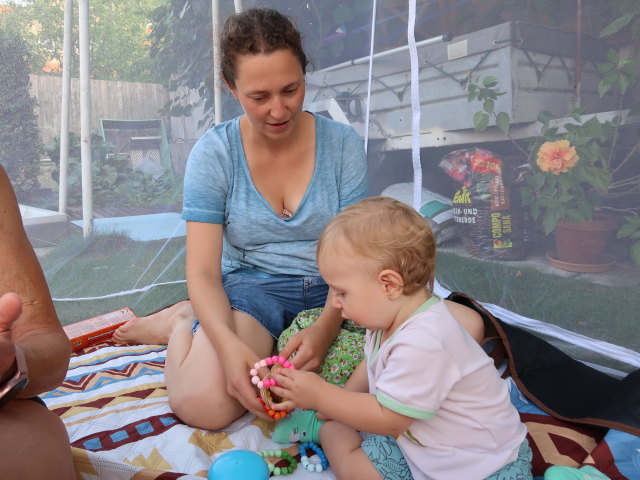 Sabine und Nils im Garten meiner Eltern (26. Aug.)