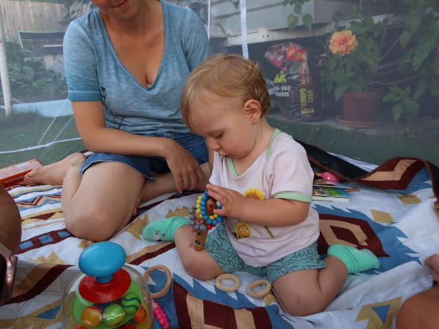 Sabine und Nils im Garten meiner Eltern (26. Aug.)