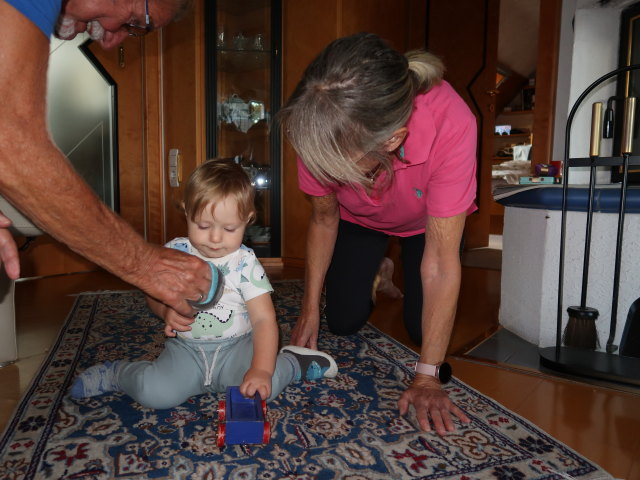 Papa, Nils und Mama im Haus meiner Eltern