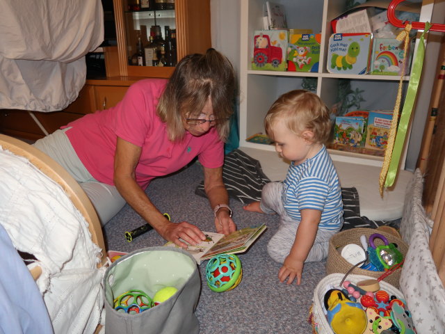 Mama und Nils in unserer Wohnung