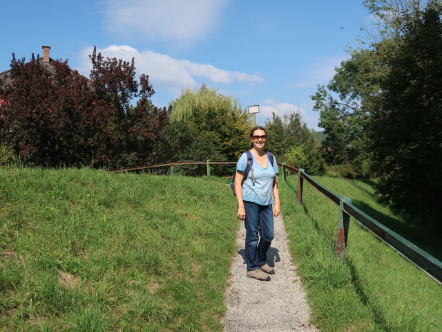 Sabine bei der 1. Wiener Hochquellenleitung in Pottschach