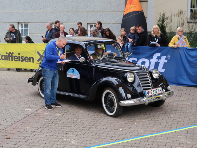 Steyr-Fiat 1100E am Rathausplatz