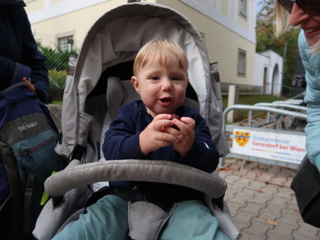 Sabine, Nils und Mama am Rathausplatz