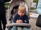 Sabine, Nils und Mama am Rathausplatz