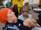 Sabine, Mama und Nils am Rathausplatz