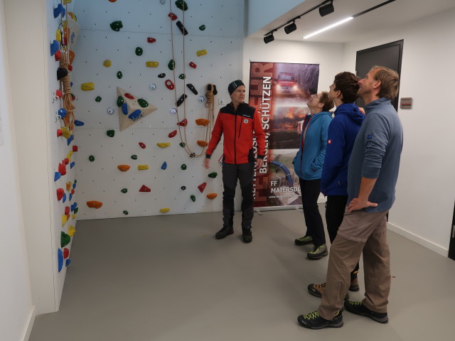 Eric, Gabriele, Christian und Jörg in der Ortsstelle Hohe Wand der Bergrettung