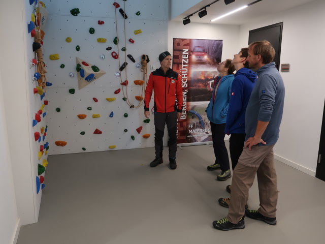 Eric, Gabriele, Christian und Jörg in der Ortsstelle Hohe Wand der Bergrettung