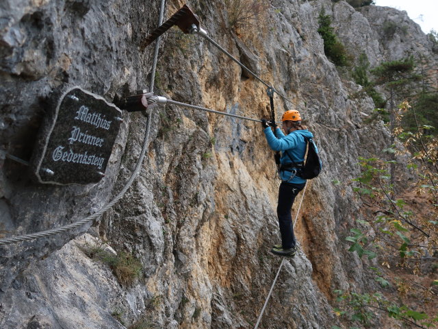 Matthias-Prinner-Klettersteig: Gabriele auf der Seilbrücke