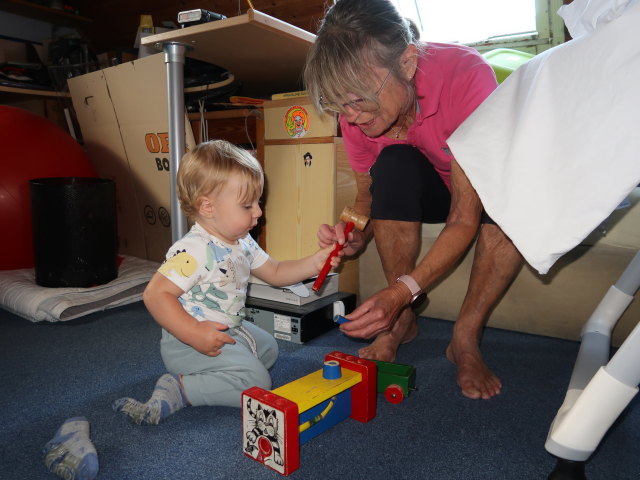 Nils und Mama im Haus meiner Eltern