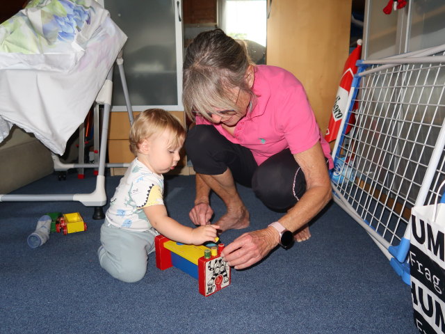 Nils und Mama im Haus meiner Eltern