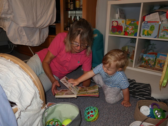 Mama und Nils in unserer Wohnung