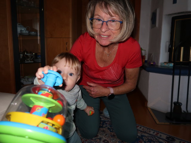 Nils und Mama im Haus meiner Eltern