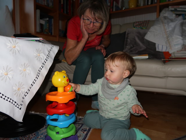 Mama und Nils im Haus meiner Eltern