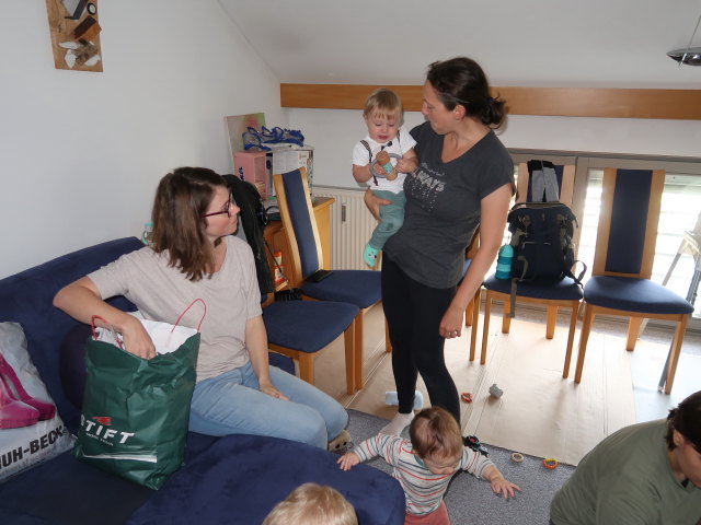 Hannelore, Lukas, Nils, Ella, Sabine und Katarina in unserer Wohnung (26. Sep.)