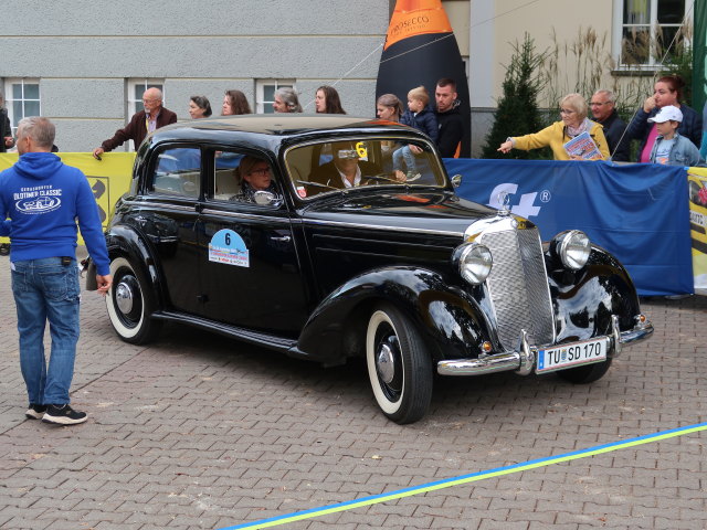 Mercedes-Benz 170 S-D am Rathausplatz