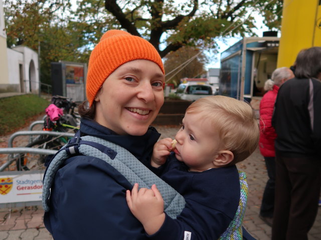 Sabine und Nils am Rathausplatz