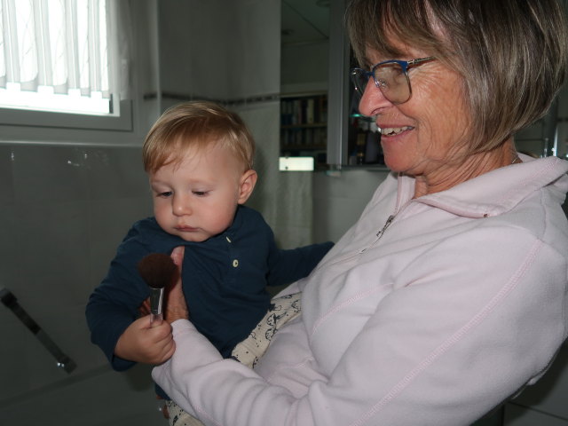 Nils und Mama im Haus meiner Eltern