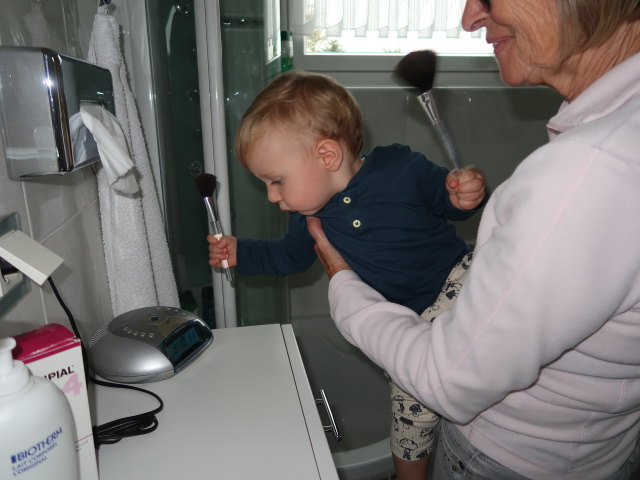 Nils und Mama im Haus meiner Eltern